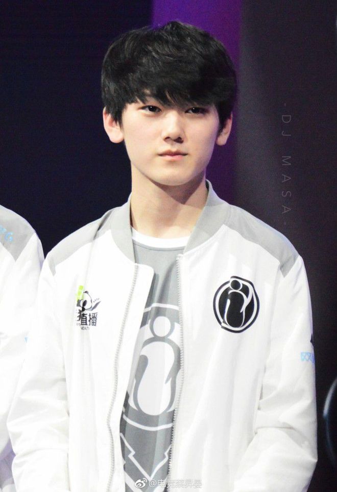 高位持球背 高位持球背